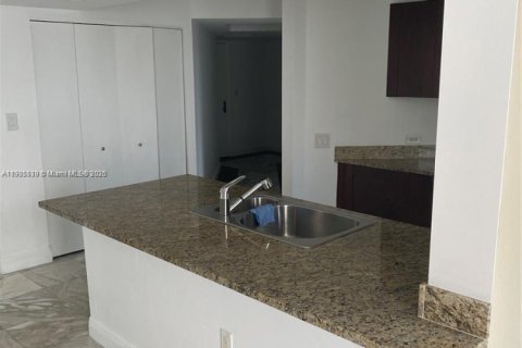 Condominio en venta en Aventura, Florida, 1 dormitorio, 85.38 m2 № 1956215 - foto 4