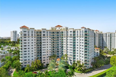 Condominio en venta en Aventura, Florida, 1 dormitorio, 85.38 m2 № 1956215 - foto 1