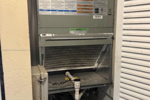 Condo in North Lauderdale, Florida, 2 bedrooms  № 1959445 - photo 7