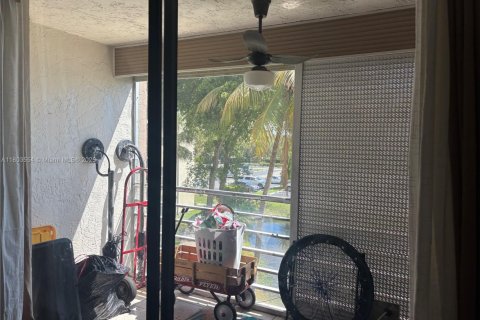 Condo in North Lauderdale, Florida, 2 bedrooms  № 1959445 - photo 9