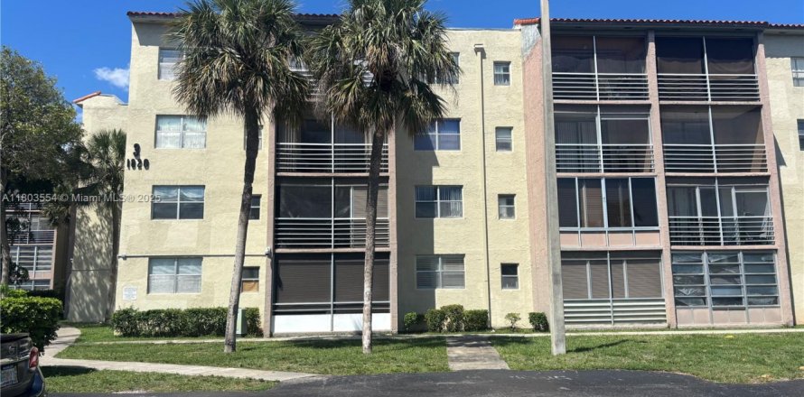 Condo in North Lauderdale, Florida, 2 bedrooms  № 1959445