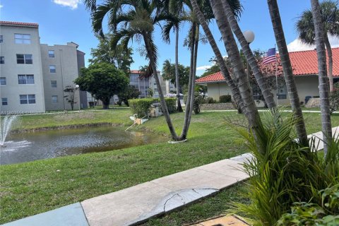 Condo in North Lauderdale, Florida, 2 bedrooms  № 1959445 - photo 11