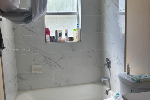 Condo in North Lauderdale, Florida, 2 bedrooms  № 1959445 - photo 6