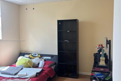 Condo in North Lauderdale, Florida, 2 bedrooms  № 1959445 - photo 10