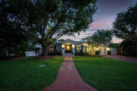 House in Delray Beach, Florida 4 bedrooms, 214.05 sq.m. № 2158176 - photo 6