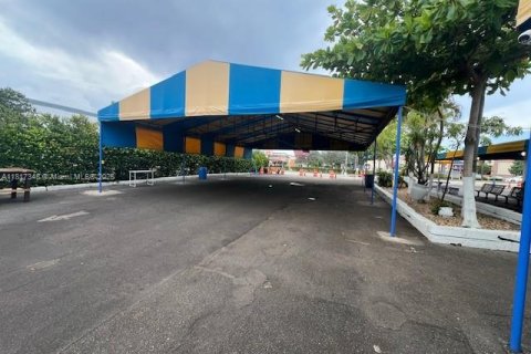 Propiedad comercial en venta en Fort Lauderdale, Florida № 1797522 - foto 4