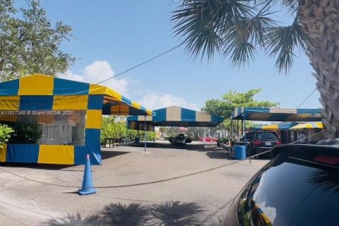 Propiedad comercial en venta en Fort Lauderdale, Florida № 1797522 - foto 3