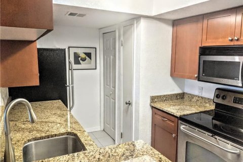 Condo in Saint Petersburg, Florida, 1 bedroom  № 1535007 - photo 11