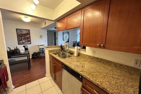 Condo in Saint Petersburg, Florida, 1 bedroom  № 1535007 - photo 8