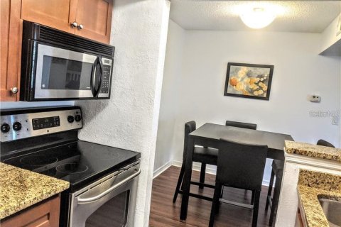 Condo in Saint Petersburg, Florida, 1 bedroom  № 1535007 - photo 7