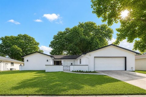 Villa ou maison à Altamonte Springs, Floride 4 chambres, 171.78 m2 № 2312546