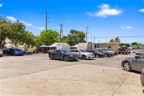 Propiedad comercial en venta en West Park, Florida № 1981225 - foto 9