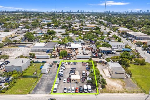 Propiedad comercial en venta en West Park, Florida № 1981225 - foto 5