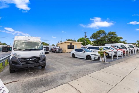 Propiedad comercial en venta en West Park, Florida № 1981225 - foto 13