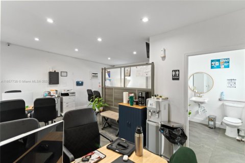 Propiedad comercial en venta en West Park, Florida № 1981225 - foto 14
