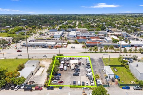 Propiedad comercial en venta en West Park, Florida № 1981225 - foto 8