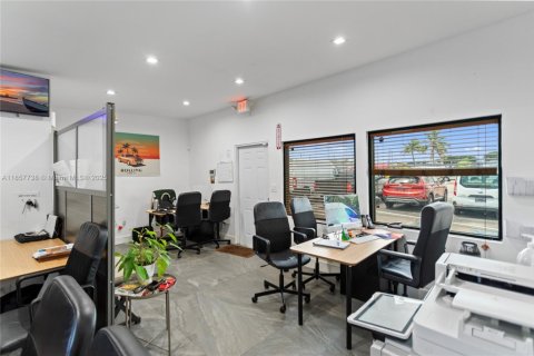 Propiedad comercial en venta en West Park, Florida № 1981225 - foto 16