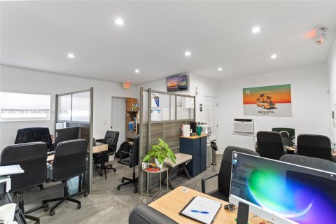 Propiedad comercial en venta en West Park, Florida № 1981225 - foto 15