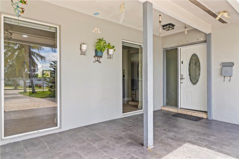 Villa ou maison à vendre à Cutler Bay, Floride: 5 chambres, 207.36 m2 № 1979561 - photo 3