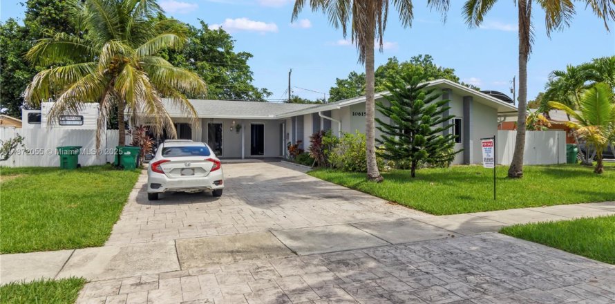 Villa ou maison à Cutler Bay, Floride 5 chambres, 207.36 m2 № 1979561