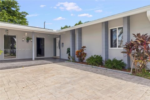 Villa ou maison à vendre à Cutler Bay, Floride: 5 chambres, 207.36 m2 № 1979561 - photo 2