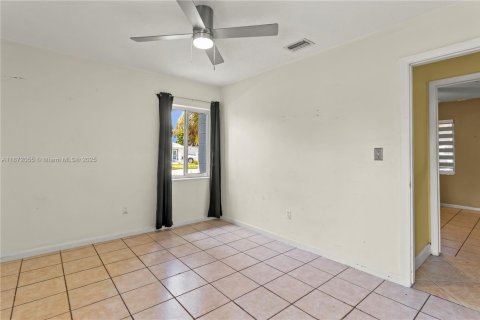 Villa ou maison à vendre à Cutler Bay, Floride: 5 chambres, 207.36 m2 № 1979561 - photo 18