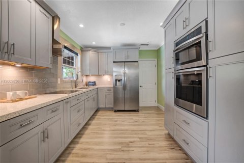 House in Miramar, Florida 3 bedrooms, 150.97 sq.m. № 2068909 - photo 3