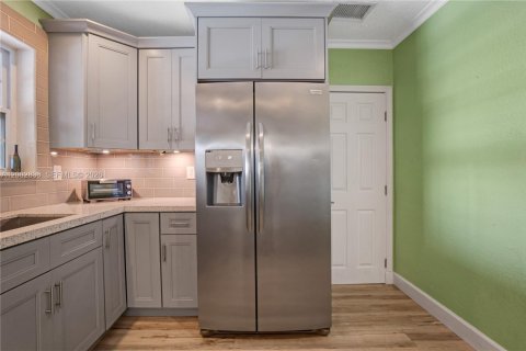 House in Miramar, Florida 3 bedrooms, 150.97 sq.m. № 2068909 - photo 10