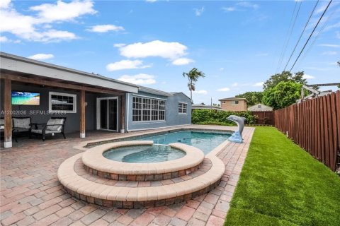 House in Miramar, Florida 3 bedrooms, 150.97 sq.m. № 2068909 - photo 20