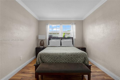 House in Miramar, Florida 3 bedrooms, 150.97 sq.m. № 2068909 - photo 29