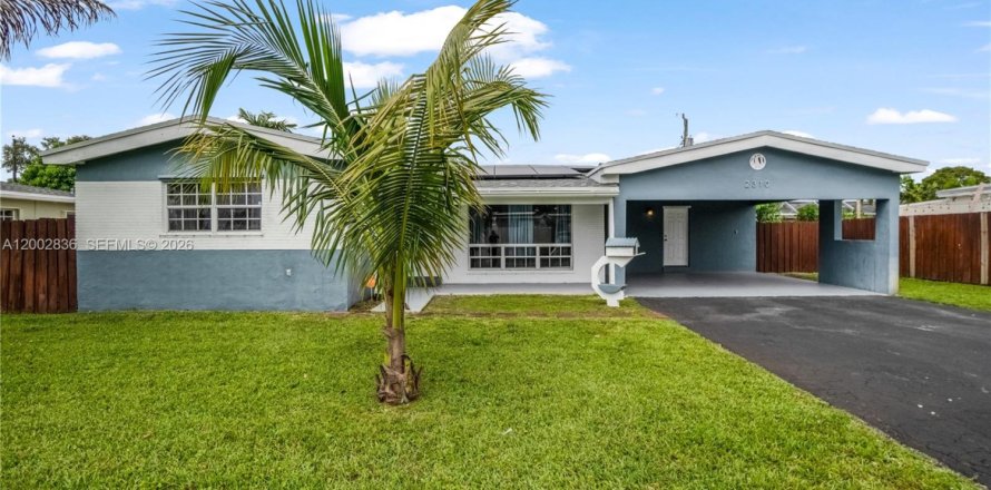 House in Miramar, Florida 3 bedrooms, 150.97 sq.m. № 2068909