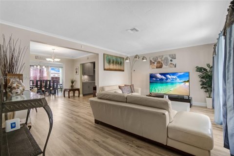 House in Miramar, Florida 3 bedrooms, 150.97 sq.m. № 2068909 - photo 4