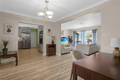 House in Miramar, Florida 3 bedrooms, 150.97 sq.m. № 2068909 - photo 5