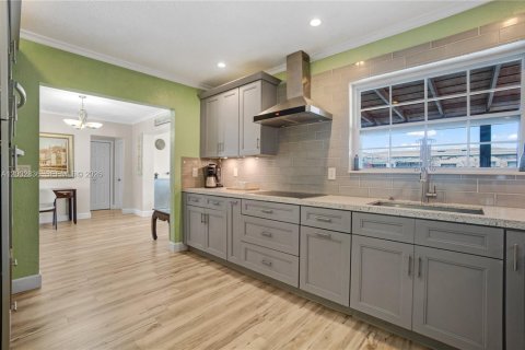 House in Miramar, Florida 3 bedrooms, 150.97 sq.m. № 2068909 - photo 11