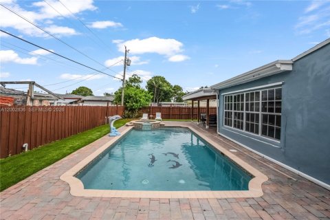 House in Miramar, Florida 3 bedrooms, 150.97 sq.m. № 2068909 - photo 18