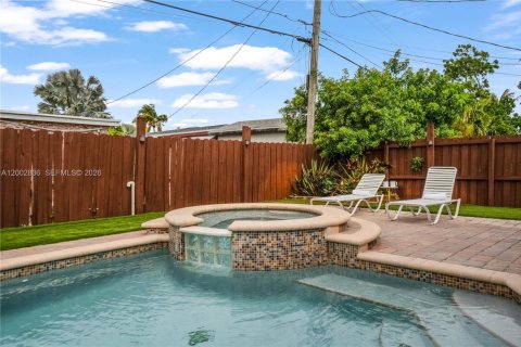 House in Miramar, Florida 3 bedrooms, 150.97 sq.m. № 2068909 - photo 19