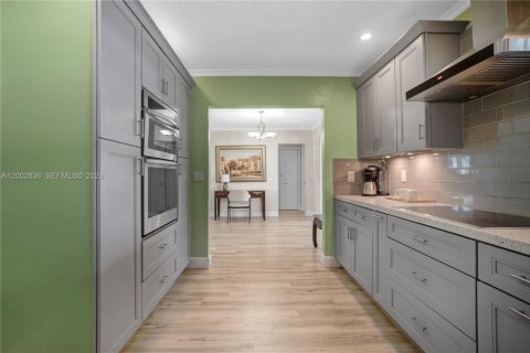 House in Miramar, Florida 3 bedrooms, 150.97 sq.m. № 2068909 - photo 13