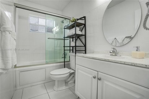 House in Miramar, Florida 3 bedrooms, 150.97 sq.m. № 2068909 - photo 27