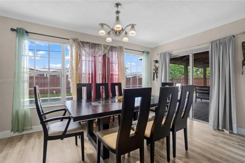 House in Miramar, Florida 3 bedrooms, 150.97 sq.m. № 2068909 - photo 16