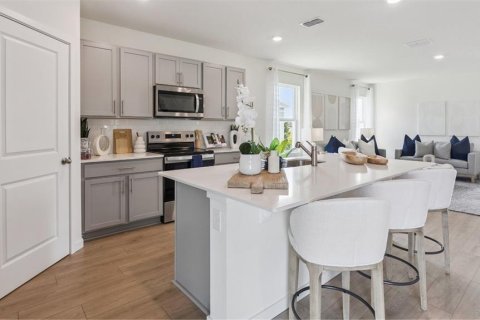 House in Apopka, Florida 5 bedrooms, 247.4 sq.m. № 2150718 - photo 7