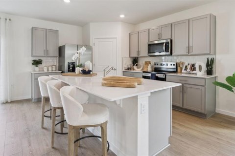 House in Apopka, Florida 5 bedrooms, 247.4 sq.m. № 2150718 - photo 8