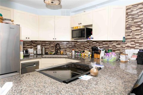 Снять в аренду кондоминиум в Сент-Питерсберг, Флорида 2 спальни, 82.4м2, № 1687819 - фото 2