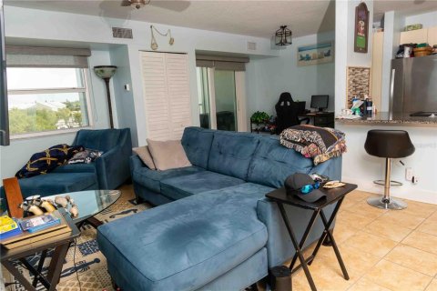 Снять в аренду кондоминиум в Сент-Питерсберг, Флорида 2 спальни, 82.4м2, № 1687819 - фото 6