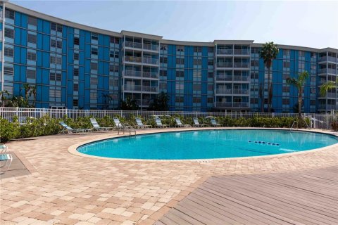 Снять в аренду кондоминиум в Сент-Питерсберг, Флорида 2 спальни, 82.4м2, № 1687819 - фото 12