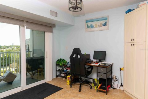 Снять в аренду кондоминиум в Сент-Питерсберг, Флорида 2 спальни, 82.4м2, № 1687819 - фото 5