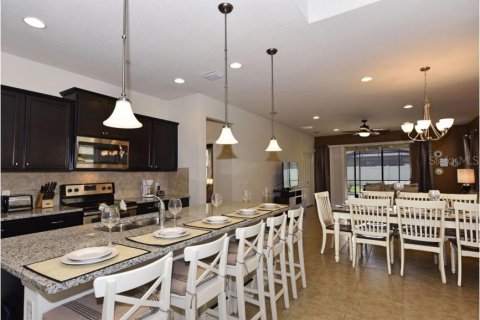 Villa ou maison à vendre à Kissimmee, Floride: 7 chambres, 307.88 m2 № 1535666 - photo 4