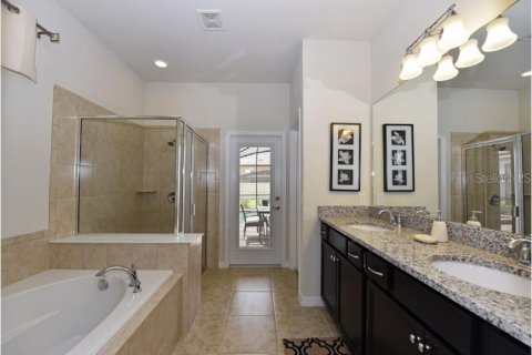 Villa ou maison à vendre à Kissimmee, Floride: 7 chambres, 307.88 m2 № 1535666 - photo 3