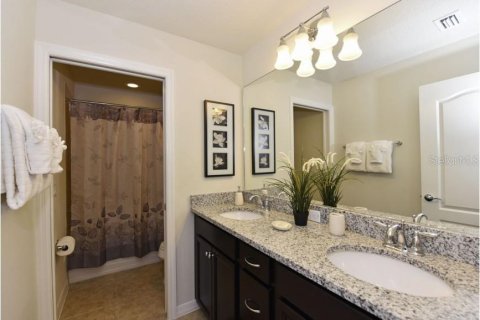 Villa ou maison à vendre à Kissimmee, Floride: 7 chambres, 307.88 m2 № 1535666 - photo 15