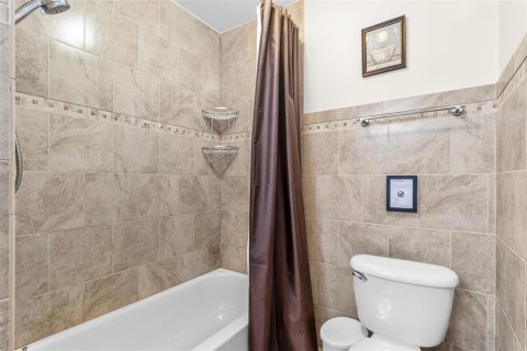 House in Bradenton, Florida 3 bedrooms, 159.42 sq.m. № 1640108 - photo 23