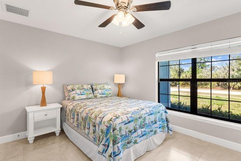 House in Englewood, Florida 3 bedrooms, 155.7 sq.m. № 1638041 - photo 22